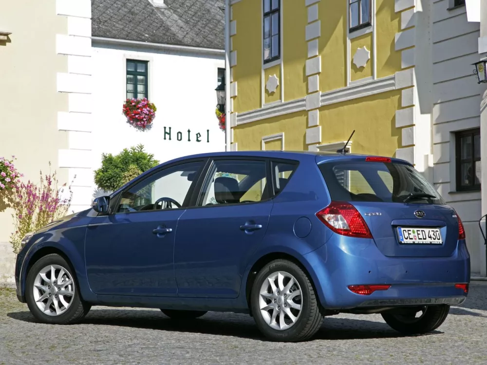 Автомобиль Kia Ceed I Рестайлинг Хэтчбек (5 дверей)