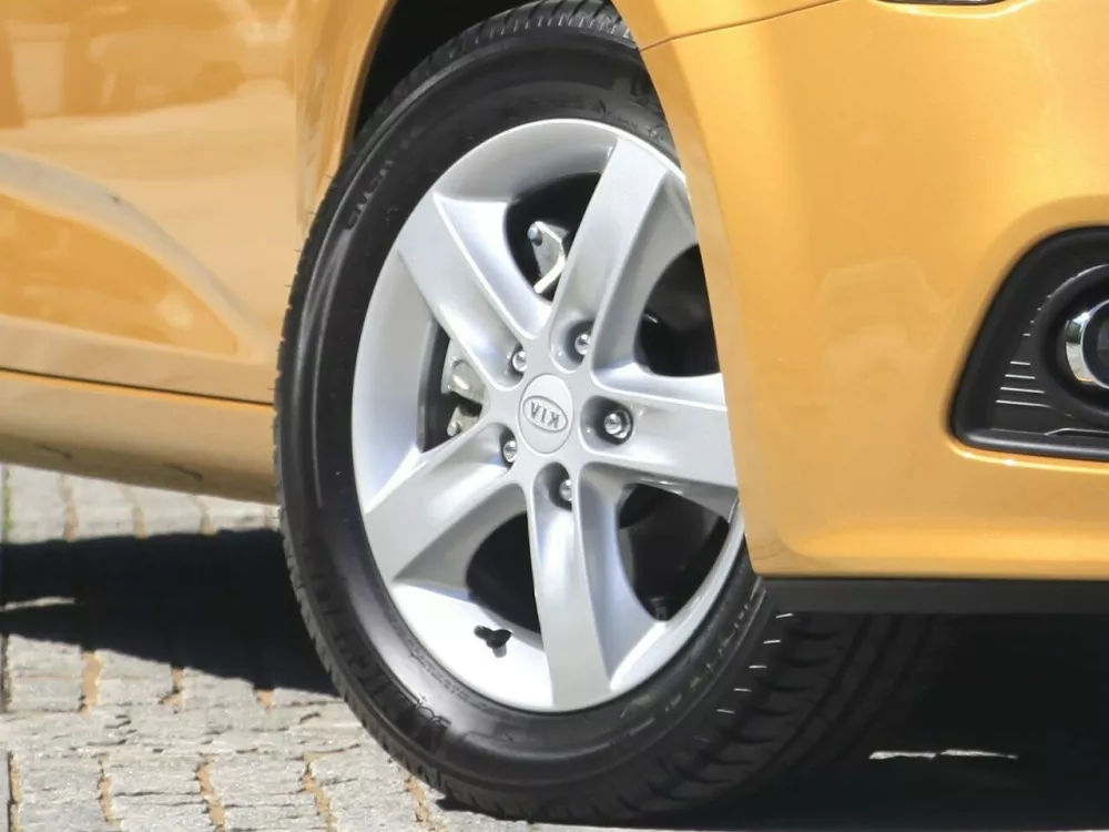Автомобиль Kia Ceed I Рестайлинг Хэтчбек (3 двери)