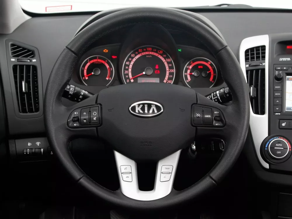 Автомобиль Kia Ceed I Рестайлинг Хэтчбек (3 двери)