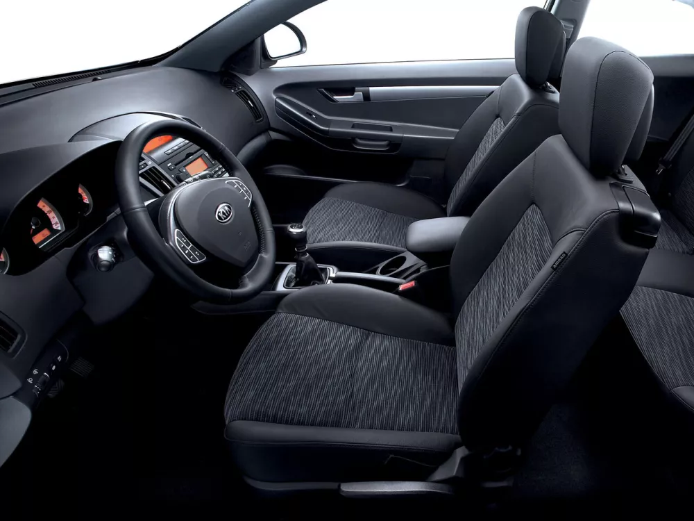 Автомобиль Kia Ceed I Хэтчбек (3 двери)