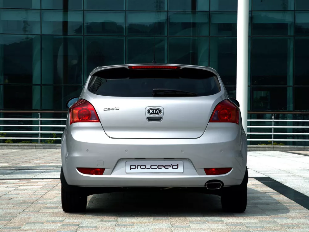 Автомобиль Kia Ceed I Хэтчбек (3 двери)