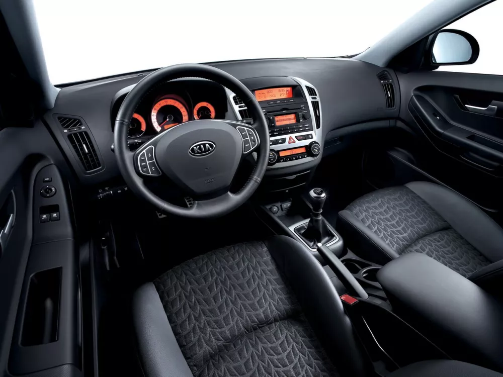 Автомобиль Kia Ceed I Хэтчбек (3 двери)