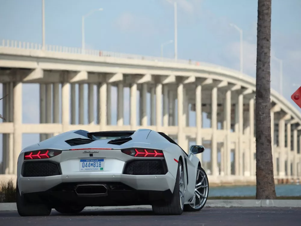 Автомобиль Lamborghini Aventador I Родстер