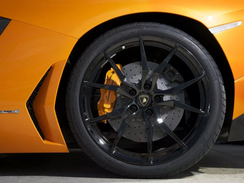 Автомобиль Lamborghini Aventador I Родстер