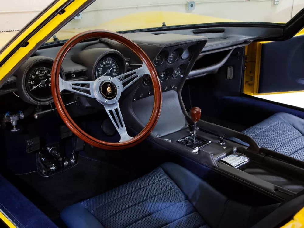 Автомобиль Lamborghini Miura Купе