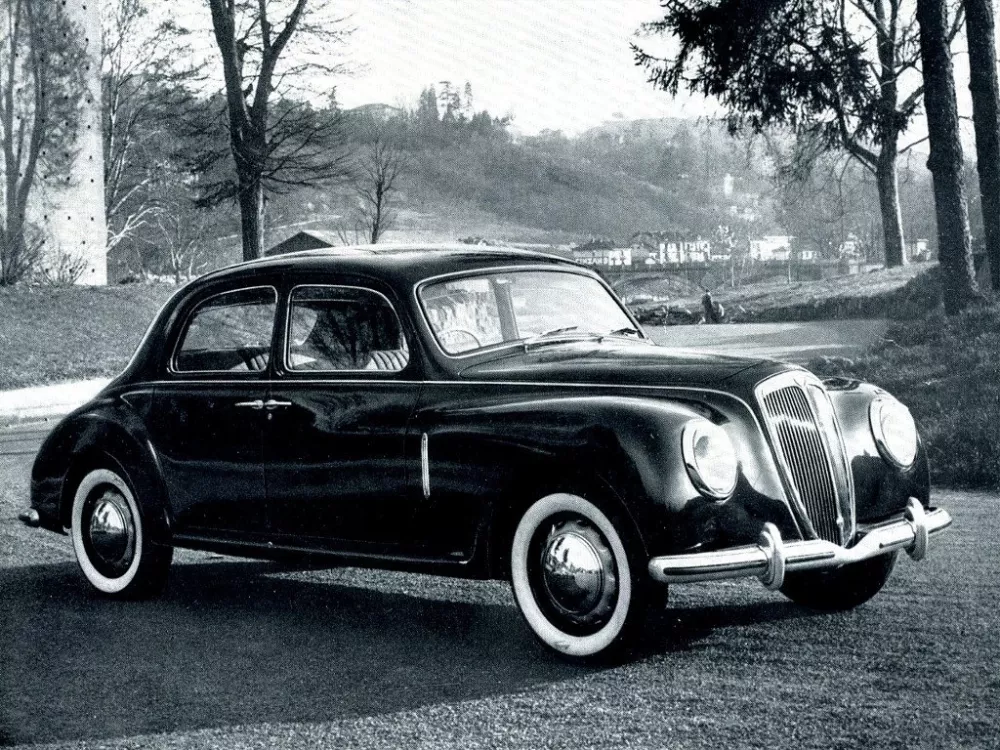 Автомобиль Lancia Aurelia Седан