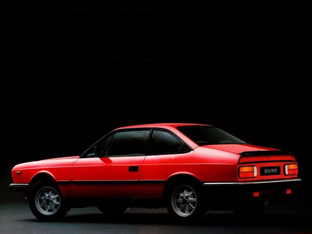 Автомобиль Lancia Beta Купе