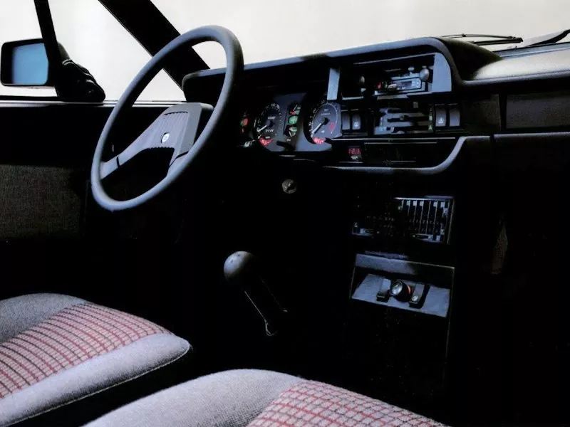 Автомобиль Lancia Beta Купе