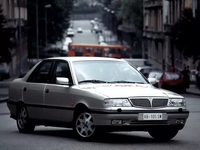 Автомобиль Lancia Dedra Седан