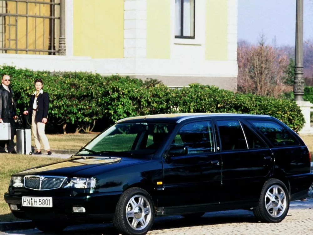 Автомобиль Lancia Dedra Универсал (5 дверей)