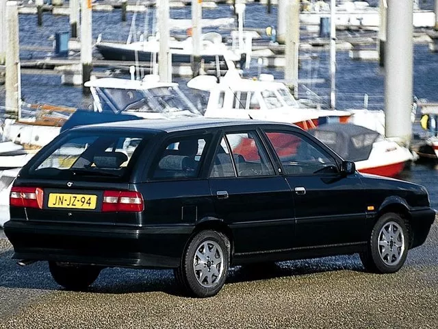 Автомобиль Lancia Dedra Универсал (5 дверей)