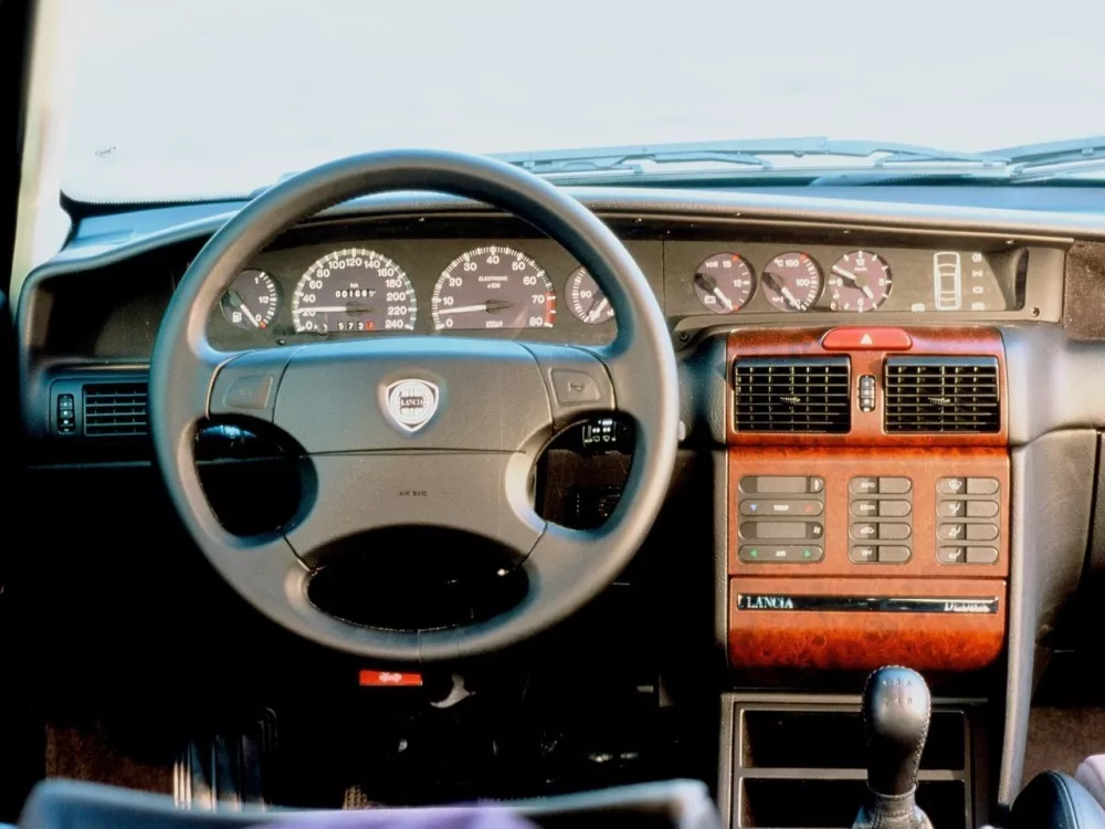 Автомобиль Lancia Dedra Универсал (5 дверей)