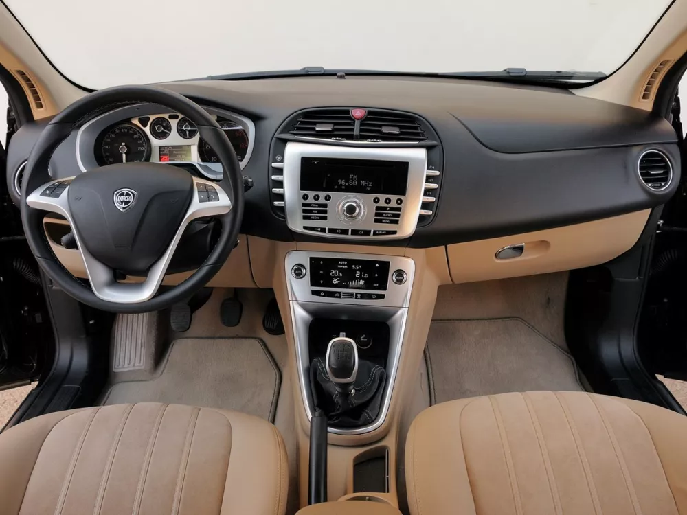 Автомобиль Lancia Delta III (844) Рестайлинг Хэтчбек (5 дверей)