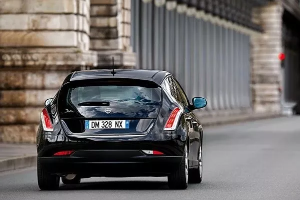 Автомобиль Lancia Delta III (844) Хэтчбек (5 дверей)