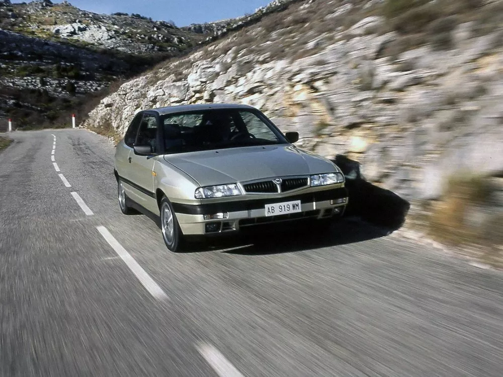 Автомобиль Lancia Delta II (836) Хэтчбек (3 двери)