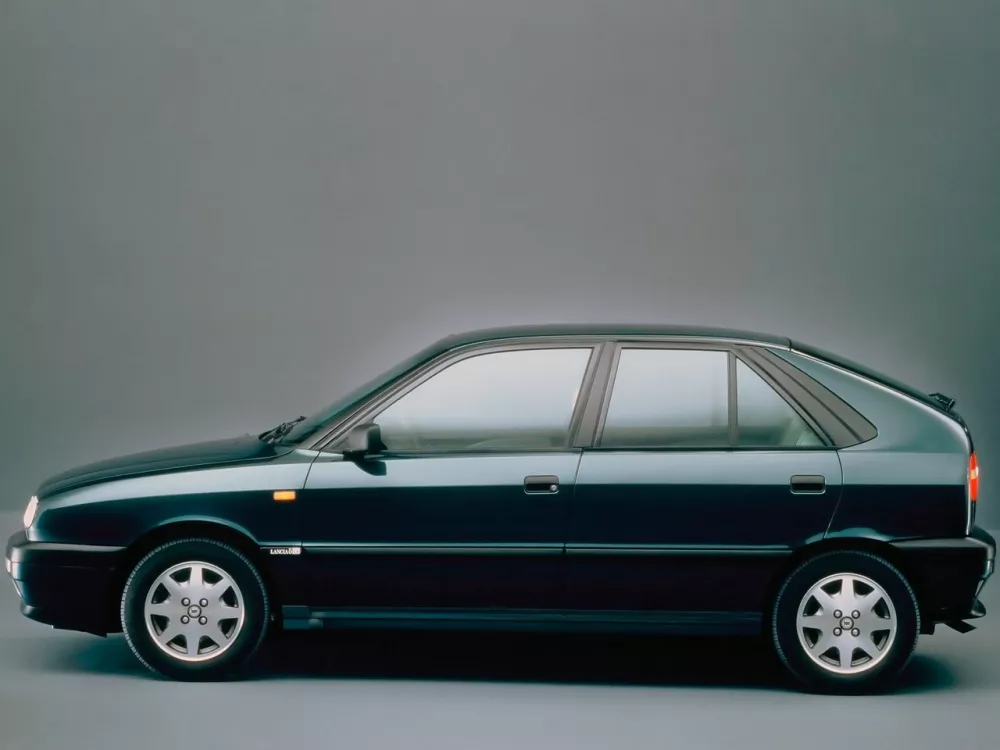 Автомобиль Lancia Delta II (836) Хэтчбек (5 дверей)