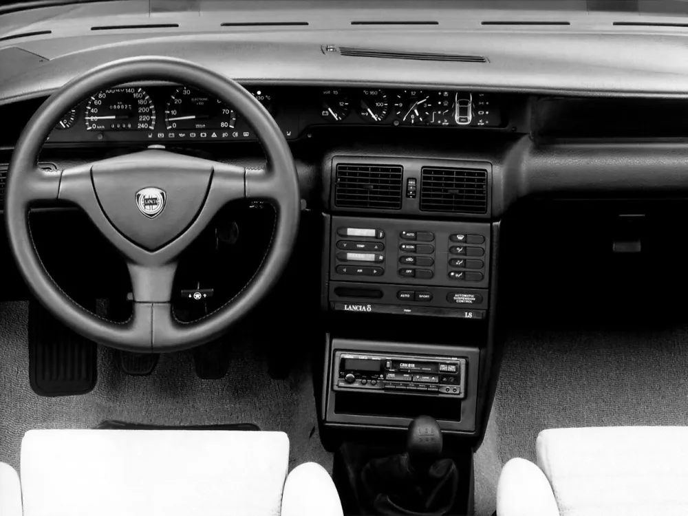 Автомобиль Lancia Delta II (836) Хэтчбек (5 дверей)