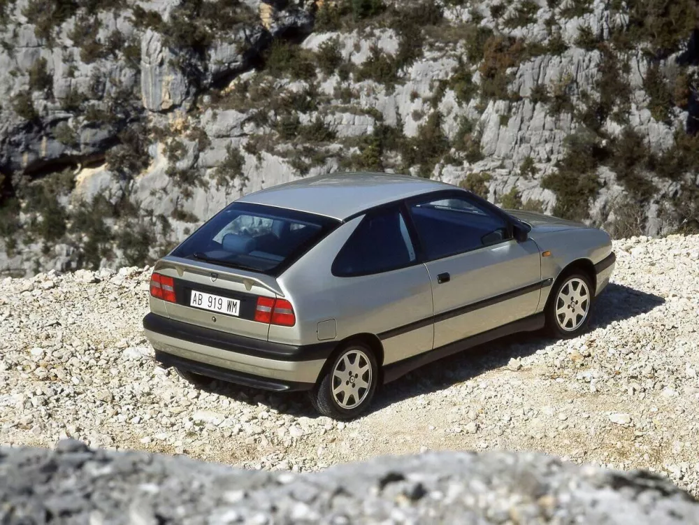 Автомобиль Lancia Delta II (836) Хэтчбек (3 двери)