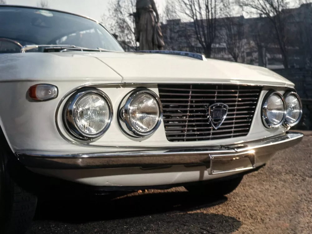 Автомобиль Lancia Fulvia Купе