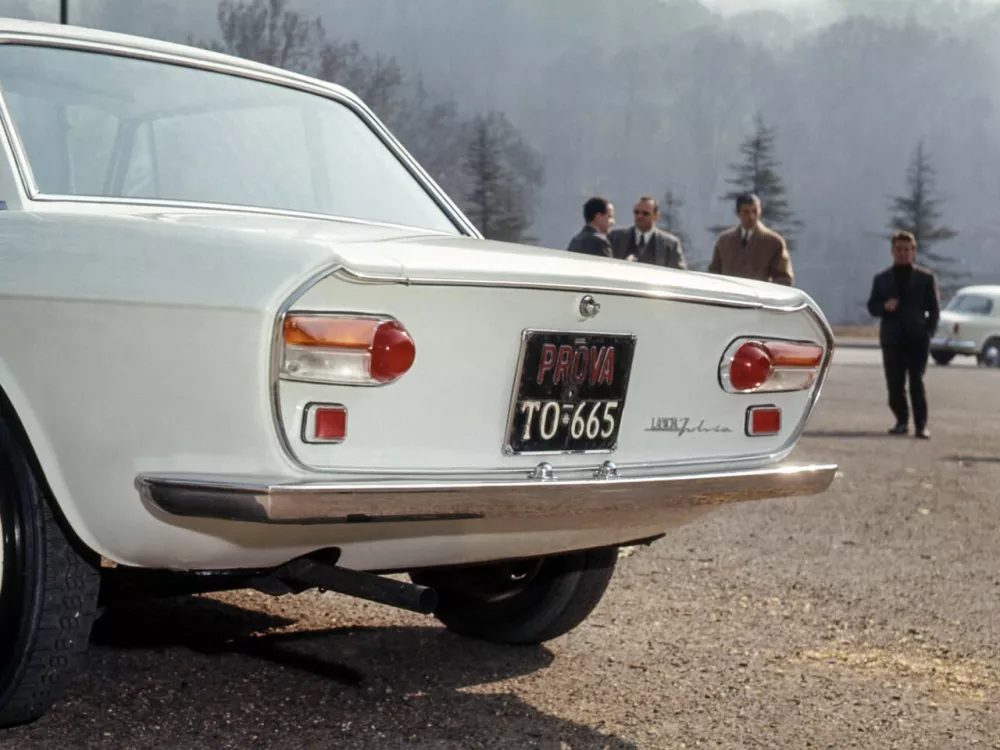 Автомобиль Lancia Fulvia Купе