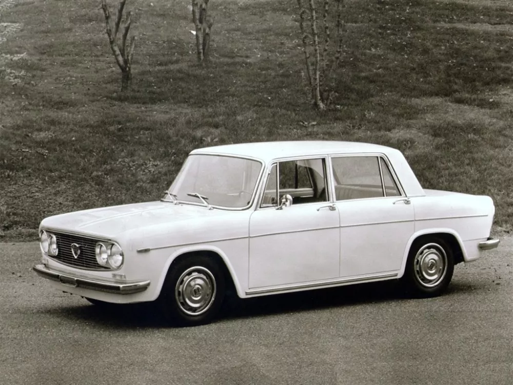 Автомобиль Lancia Fulvia Седан