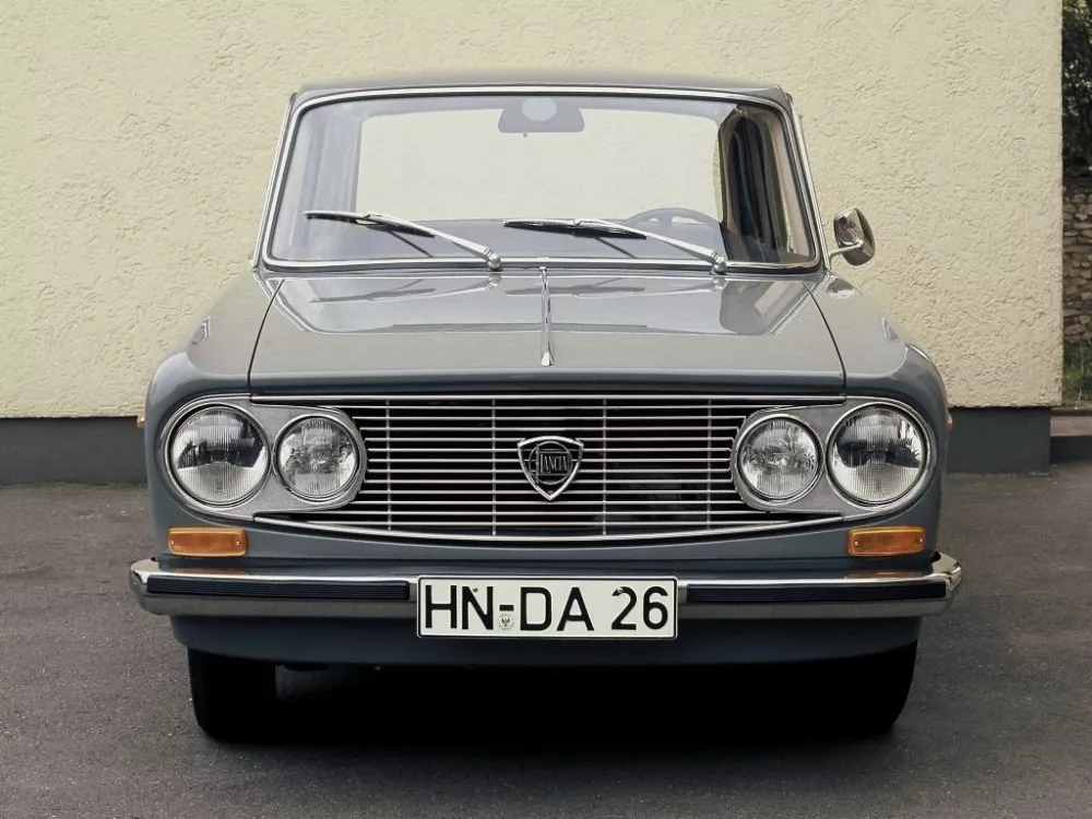Автомобиль Lancia Fulvia Седан