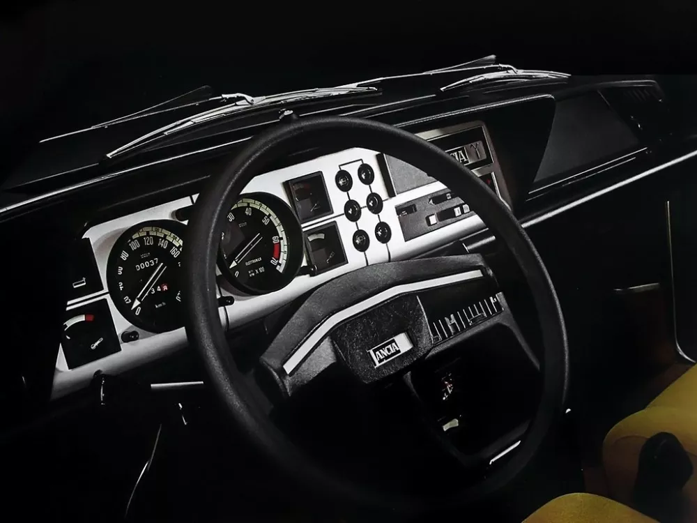 Автомобиль Lancia Gamma Купе
