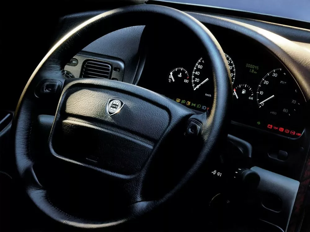 Автомобиль Lancia Kappa Седан