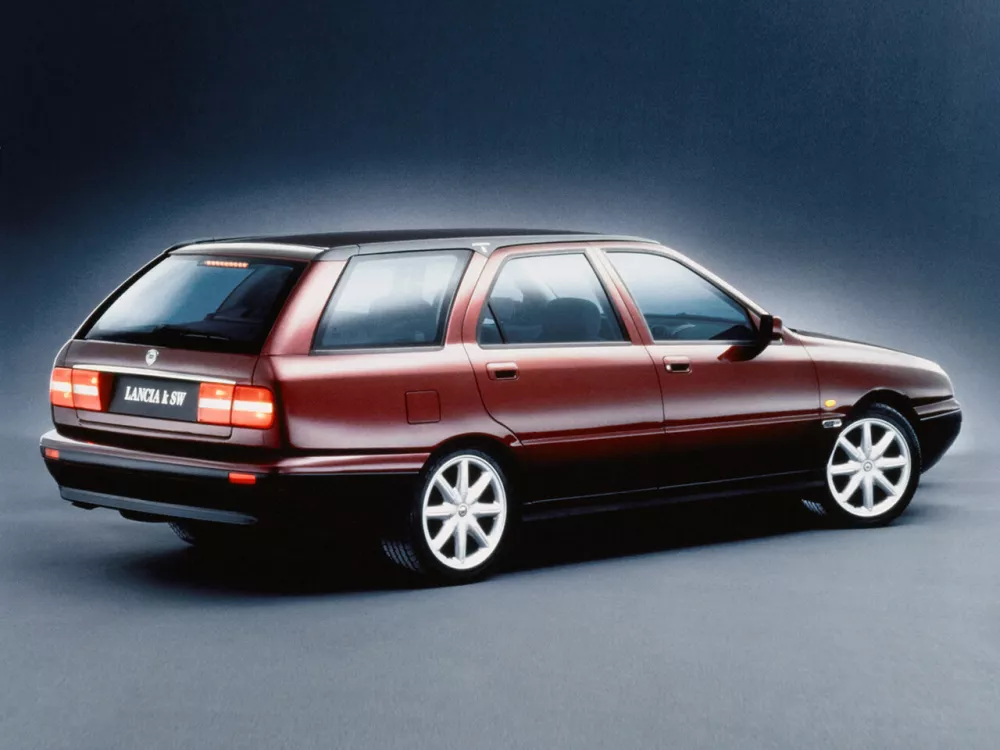 Автомобиль Lancia Kappa Универсал (5 дверей)