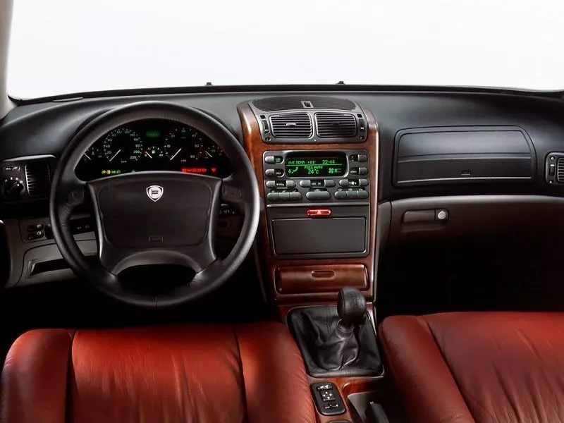 Автомобиль Lancia Kappa Универсал (5 дверей)