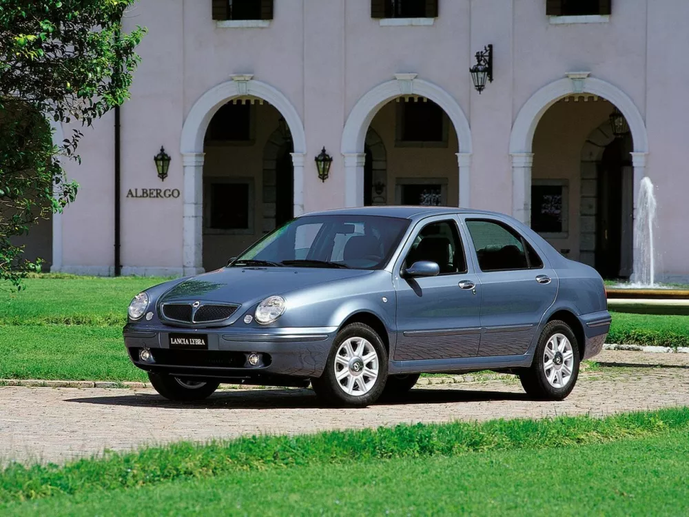 Автомобиль Lancia Lybra Седан