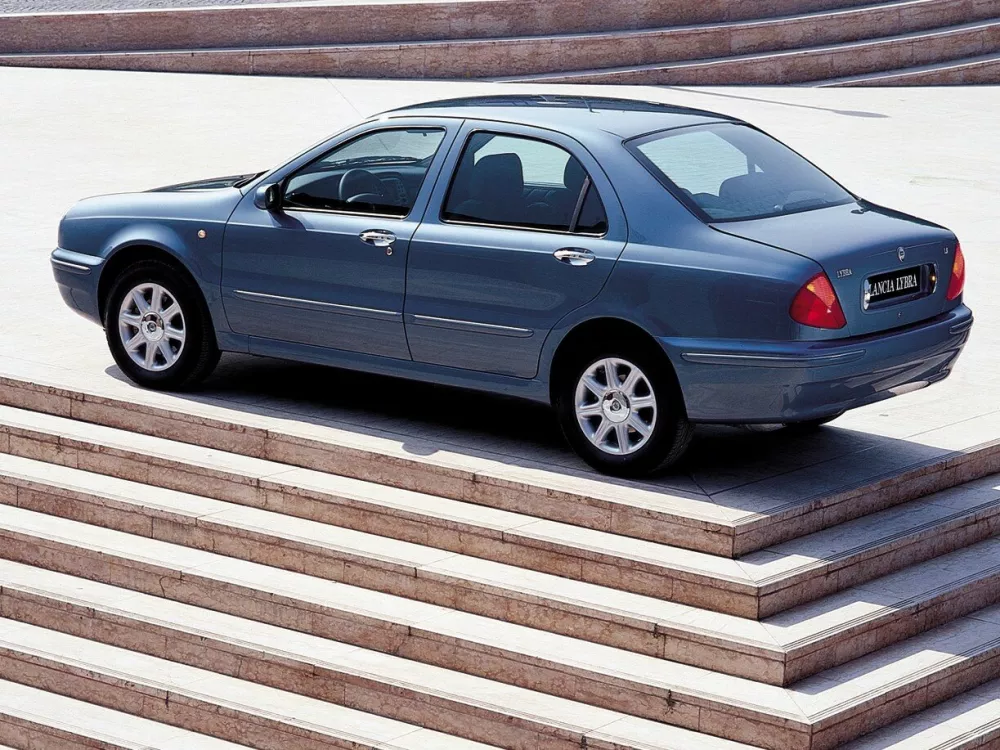 Автомобиль Lancia Lybra Седан