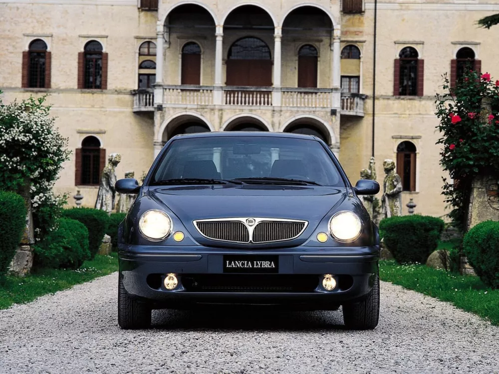Автомобиль Lancia Lybra Седан