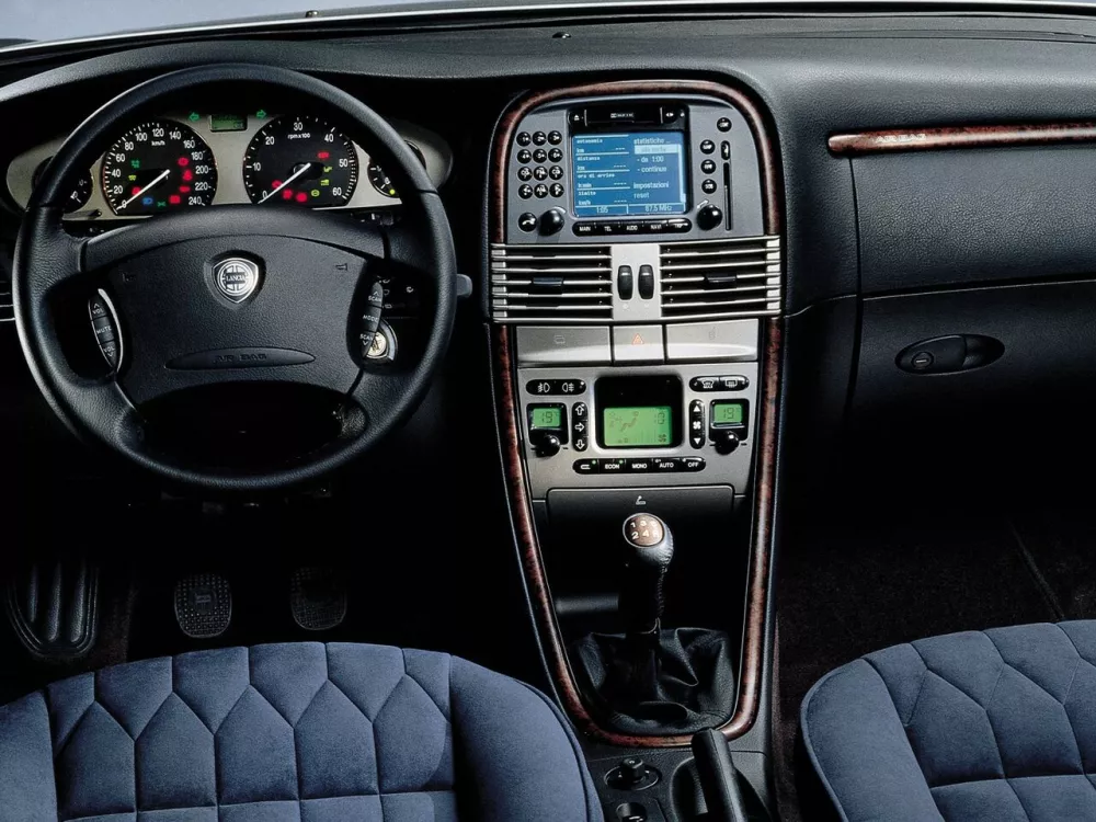 Автомобиль Lancia Lybra Универсал (5 дверей)