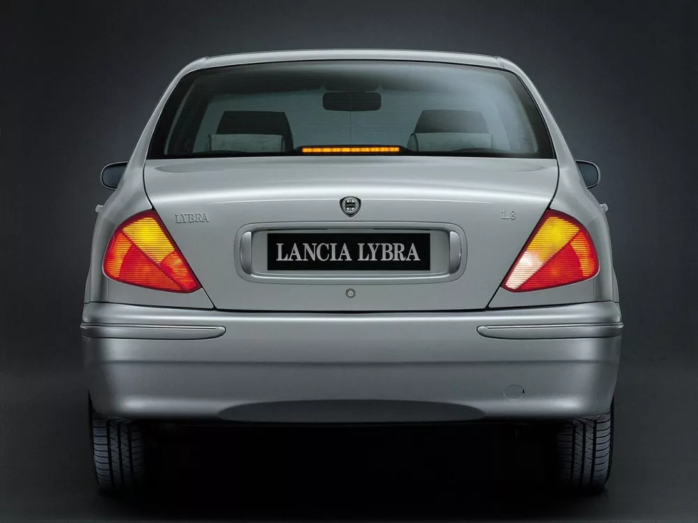 Автомобиль Lancia Lybra Седан