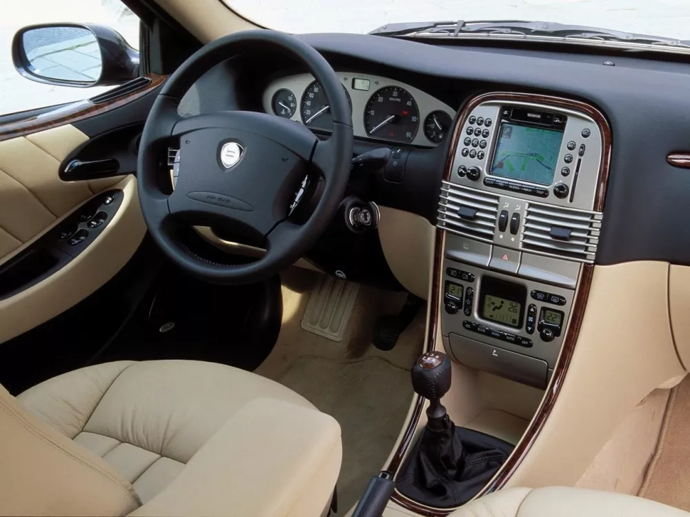 Автомобиль Lancia Lybra Седан