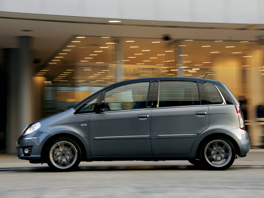 Автомобиль Lancia Musa I Рестайлинг Компактвэн