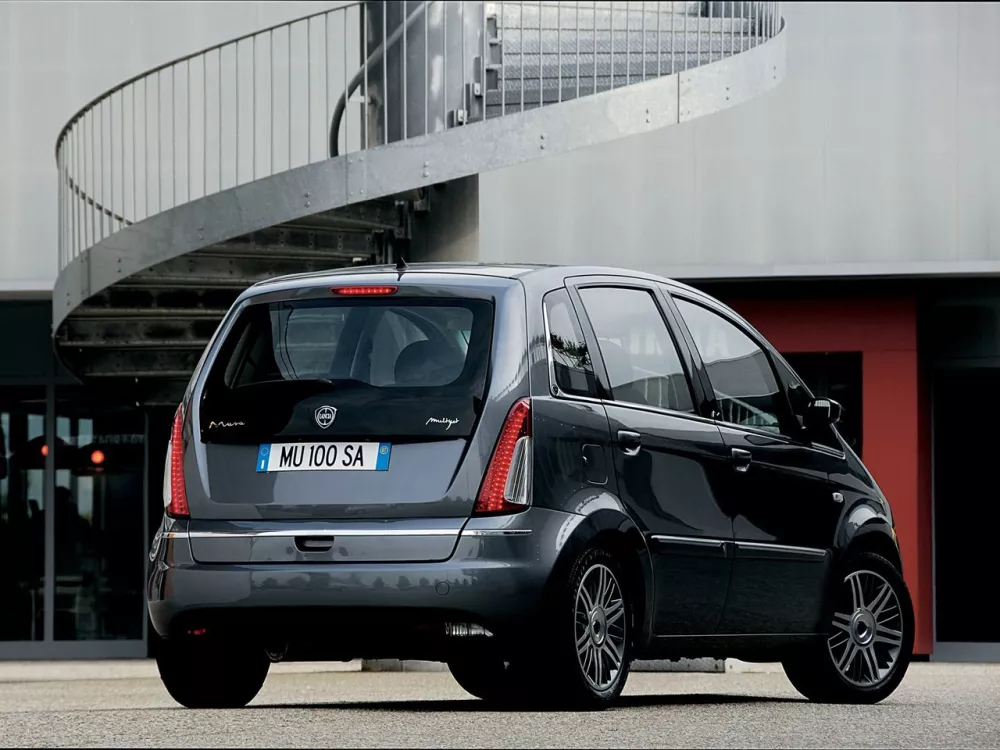 Автомобиль Lancia Musa I Рестайлинг Компактвэн