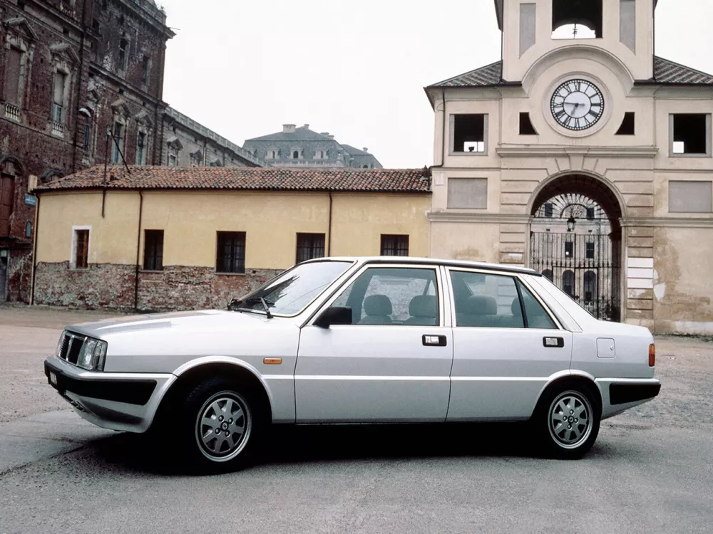 Автомобиль Lancia Prisma Седан