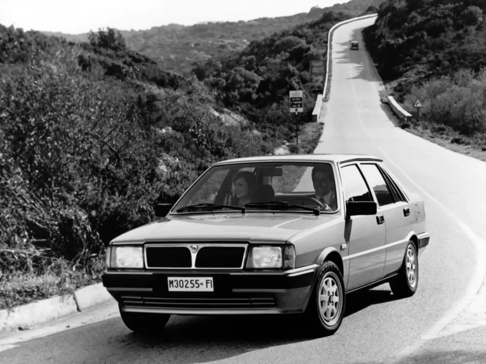 Автомобиль Lancia Prisma Седан