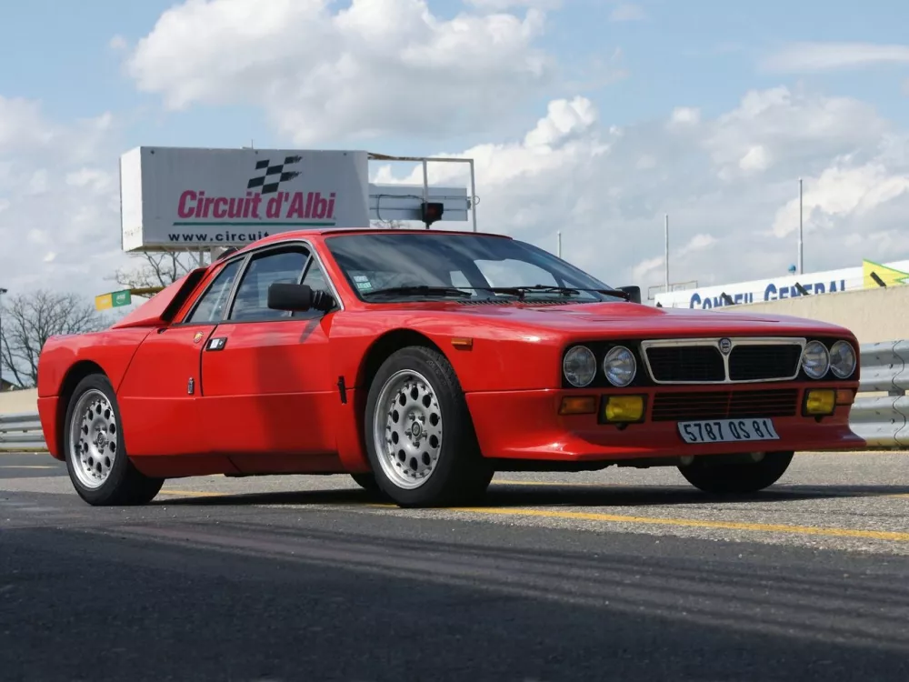 Автомобиль Lancia Rally 037 Купе
