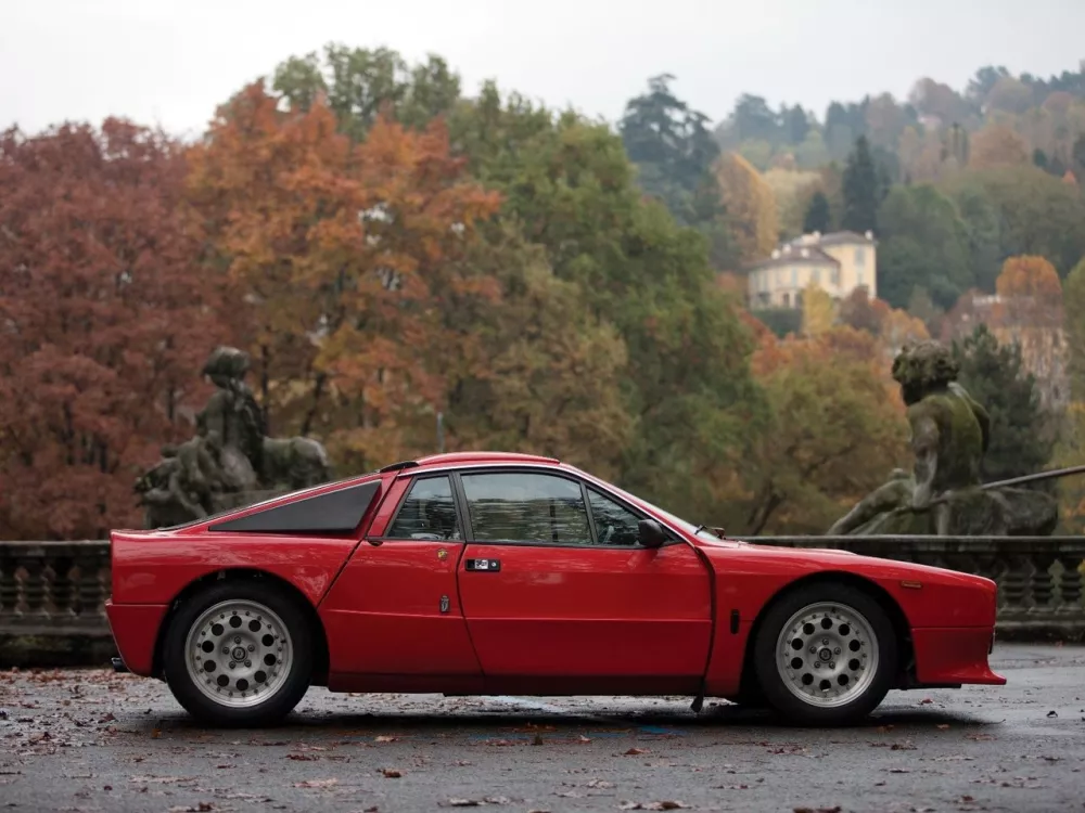 Автомобиль Lancia Rally 037 Купе