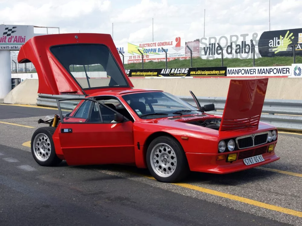 Автомобиль Lancia Rally 037 Купе