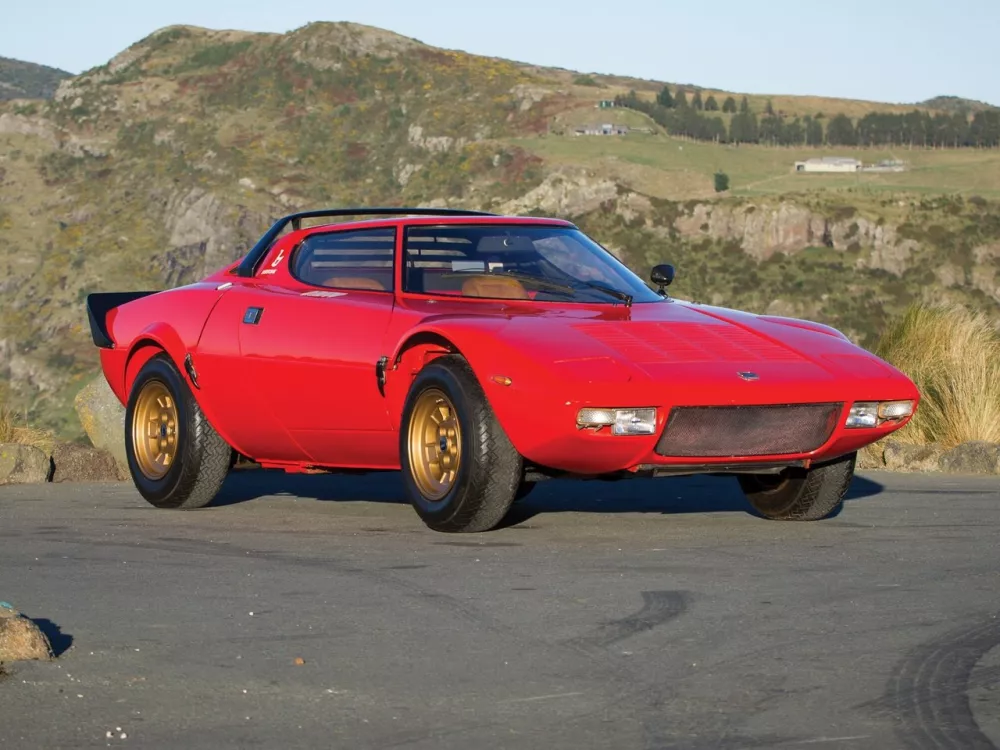 Автомобиль Lancia Stratos Купе