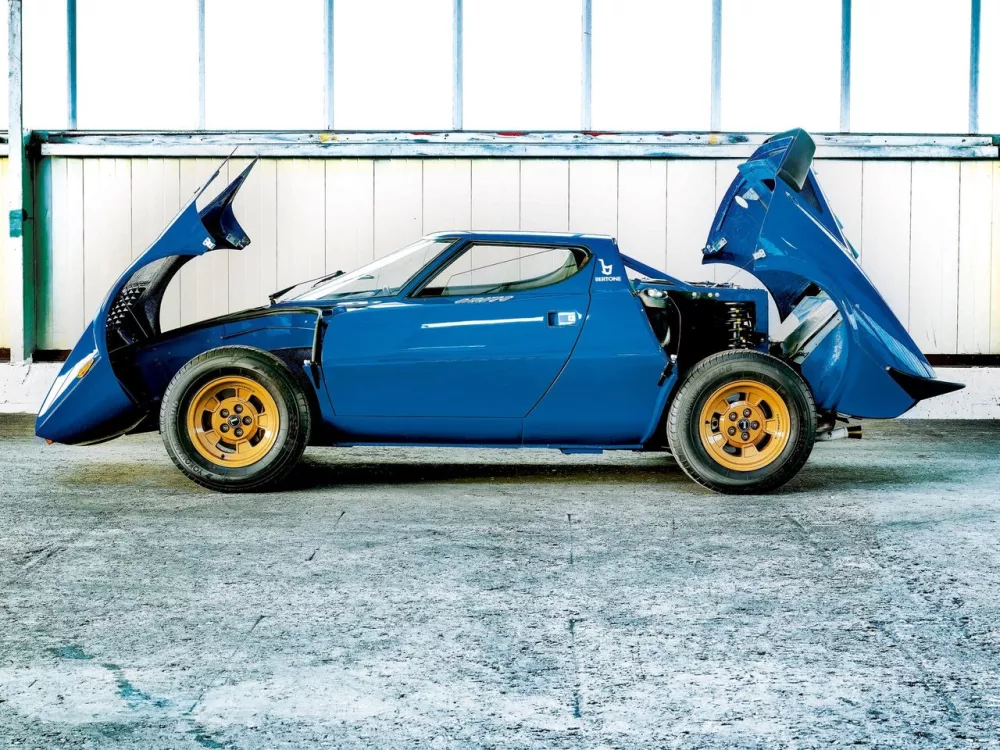 Автомобиль Lancia Stratos Купе