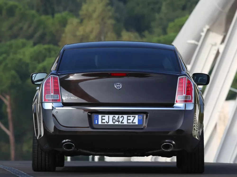Автомобиль Lancia Thema II Седан