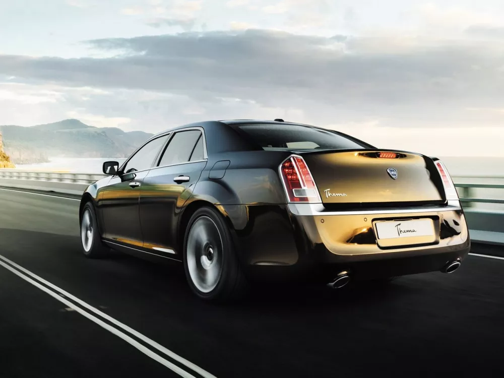 Автомобиль Lancia Thema II Седан