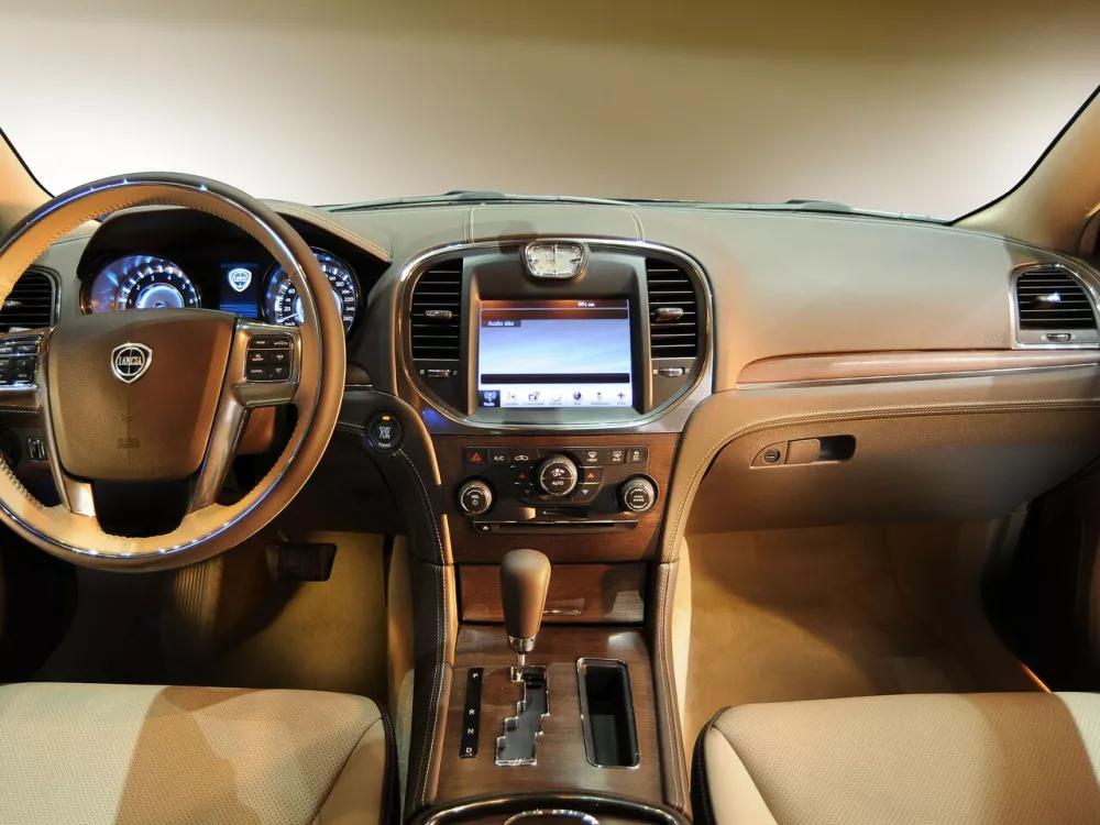 Автомобиль Lancia Thema II Седан