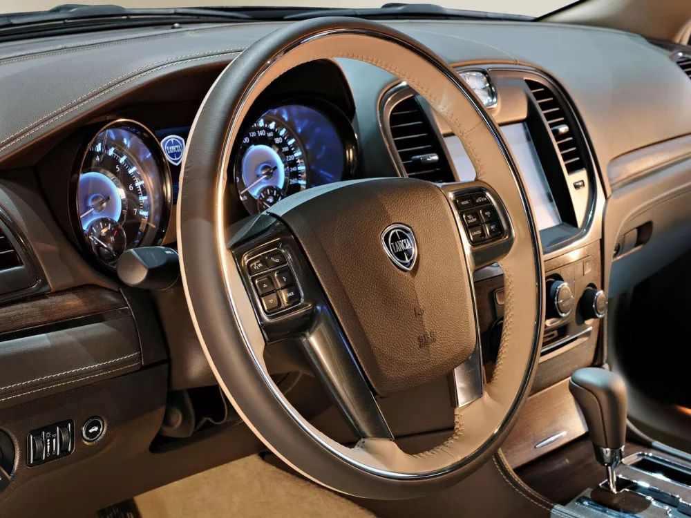 Автомобиль Lancia Thema II Седан