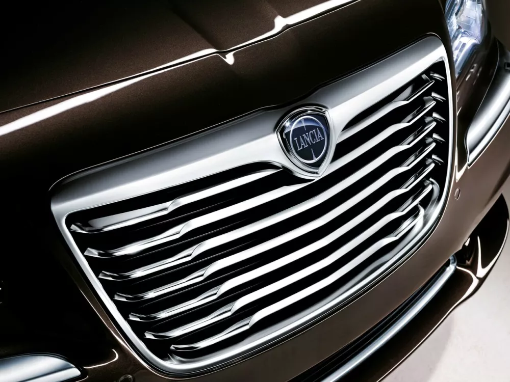 Автомобиль Lancia Thema II Седан